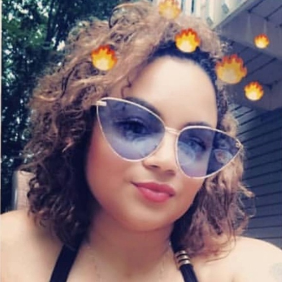 2 for $22 mix Sunglasses - Picture 6 of 6